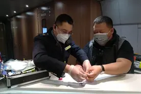 石家庄客运段天佑车队阜阳三组帮旅客处理伤口获赞图片