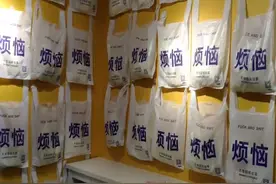 表演专业小伙创业开减压馆，复工1月胖10斤，顾客1天砸坏600个啤酒瓶释压图片