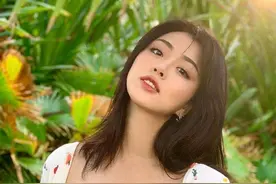 世界小姐高贵优雅，尽显女神气质，魔鬼身材凹凸有致大长腿更耀眼图片
