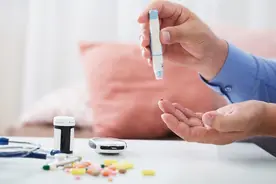 睡觉前血糖只有7，早晨起来没吃饭，为什么血糖却升到了11？图片