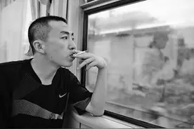 再看“许霆案”：ATM出现故障后不断向外吐钱，你能把它们拿走吗图片