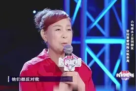 63岁大妈上台要跳舞，因为这事儿女都不理她了！到底是什么舞？图片