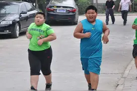 8岁男孩140斤，硬核奶奶出“绝招”帮孙子减肥，网友：还挺有效果图片