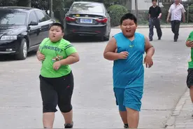 8岁男孩140斤，硬核奶奶出“绝招”帮孙子减肥，网友：还挺有效果图片