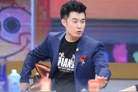 陈赫大女儿颇为可爱，假装自己在直播：大家好，我是曾小贤图片