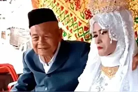 印尼“最大年龄差”夫妻，103老汉迎娶20岁妻子，彩礼不超过2500图片