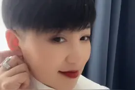 杨树林妻子胖丫晒近照，3年牢狱瘦不少，与许晴比美自夸一模一样图片