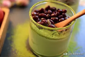夏天红豆新吃法，简单几步做成奶酪，清凉Q弹，比红豆雪糕还好吃图片