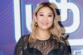 又被郑欣宜美到了，将紧身衣穿出不同魅力，不愧是180斤的女神图片