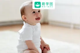 宝宝偏爱「跪」着坐？有这5种表现赶紧就医图片