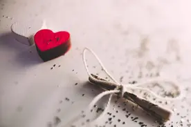 又听到那个声音，华仔《练习》图片