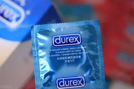 送妻子出差7天，随身包包里，发现一盒拆开的杜蕾斯图片