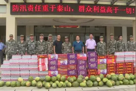 县领导慰问防汛抢险民兵突击队图片