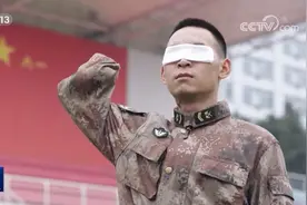 “你退后，让我来！”排雷英雄战士杜富国：面对生死抉择迈步向前图片