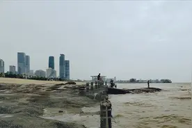 椰风寨坐落于厦门环岛路沿岸海边，占地面积近万平方米图片