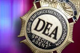 缉毒警察被害后，美国进行了疯狂的报复，你还要原谅吸毒艺人吗图片