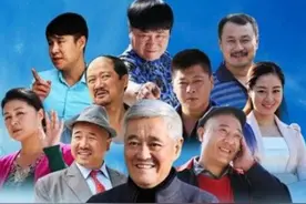 46岁“赵四”穿上万块的“秋裤”接商演？鞋子被调侃像两艘船图片