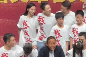 66岁陈道明1组偷拍照流出，打脸多少人：这才是真正的谦卑图片