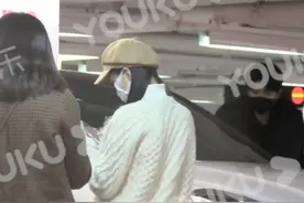 任嘉伦爱妻罕曝光，身材纤瘦脸超小，当红时结婚生子被赞好男人图片