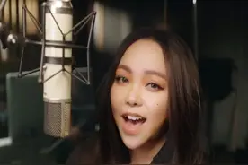 她，遇贵人被捧成天后，唱过那么多经典，人们却只在意她的身材图片