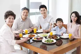 深度｜一餐饭便知你的生活教育背景，孩子的餐桌礼仪培养全攻略图片