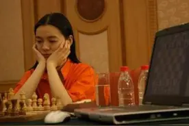 中国天才美女棋手，不顾劝阻改国籍远嫁中东，一夫多妻都能忍？图片