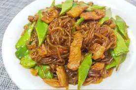 你知道为什么饭店做的炒粉条，比肉还好吃吗？是你顺序搞错了图片