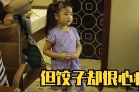 37岁包贝尔化老年妆，一头白发满脸褶皱，女儿包饺子心疼到哭图片