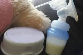 解冻后的母乳，喝之前需要消毒吗？处处疑问的母婴分离后喂奶日常图片
