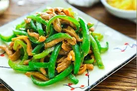 不管炒什么肉，别再用淀粉了！大厨教你这3招，肉丝鲜嫩又入味图片