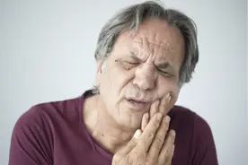 牙齿松了还能恢复吗？如何固齿？日常做到这6点，牙齿还保得住图片