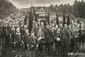 日本小岛火山喷发，警报一响人人佩戴防毒面具，世界末日直视感图片