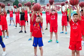 为什么国家前所未有的重视体育教育，要提高到与语数外同等地位？图片