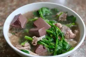 潮汕人的早餐，益母草猪血汤图片