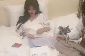 韩安冉被前夫气得卧床输液，跟三婚老公买豪宅反击，粉丝劝她小心图片