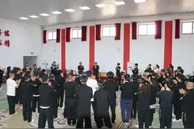 市委宣传部副部长、市文广旅局党组书记张连卿赴梆子团调研指导《大淀雁翎》排练工作图片