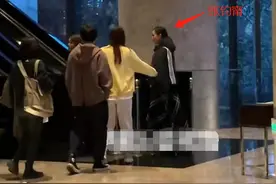 张钧甯现身酒店被簇拥，遭男子追着大骂挡路，仓皇逃离不敢吱声图片