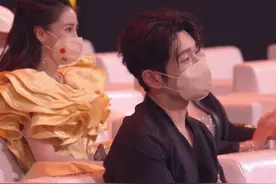 台下看点：ab夫妇分开坐，赵丽颖孤单疑人缘差，杨幂唐嫣最可惜图片