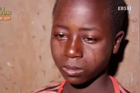 孤儿四姐弟如何生存？姐姐做苦力一天只挣3块，妹妹饿得吃泥巴图片