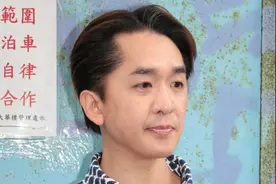 洪金梅离世两年邓兆尊忆往昔，自曝被母亲逼入行，感叹人生无选择图片