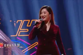 潘长江父女上蓝台春晚演小品，郭冬临猛灌汽水，煞费苦心却没笑点图片