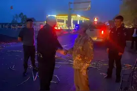 【我为群众办实事】民警顶风搜寻一小时，将拾柴老人安全护送回家图片