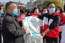 张伯礼院士挥别武汉，他留下了一颗胆囊，一群弟子和一种精神！图片