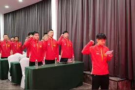 庄严！孙颖莎带领国乒全体宣誓，坚决捍卫体育公平、抵制违规行为图片