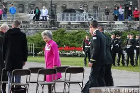 国土面积超过中美，国家元首曾为华裔女性，后者专程赴华祭祖图片