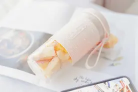 现在才知道，原来那种30块钱一杯的鲜榨果汁，一个杯子就能搞定图片