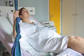 夏天，产妇进产房生孩子是穿裤子还是穿裙子？穿错了很尴尬图片