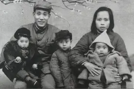 他的军衔是少将，行政级别是中将待遇，受照顾长期担任大军区副职图片