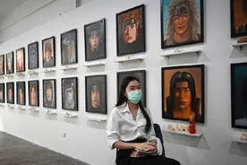泰国艺术家将已经去世的动画角色画出来并公开展览，鬼灭全家福了图片