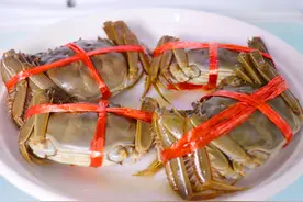 保存螃蟹时，该“蒸熟”还是“煮熟”？教你一招，放一周照样新鲜视频封面